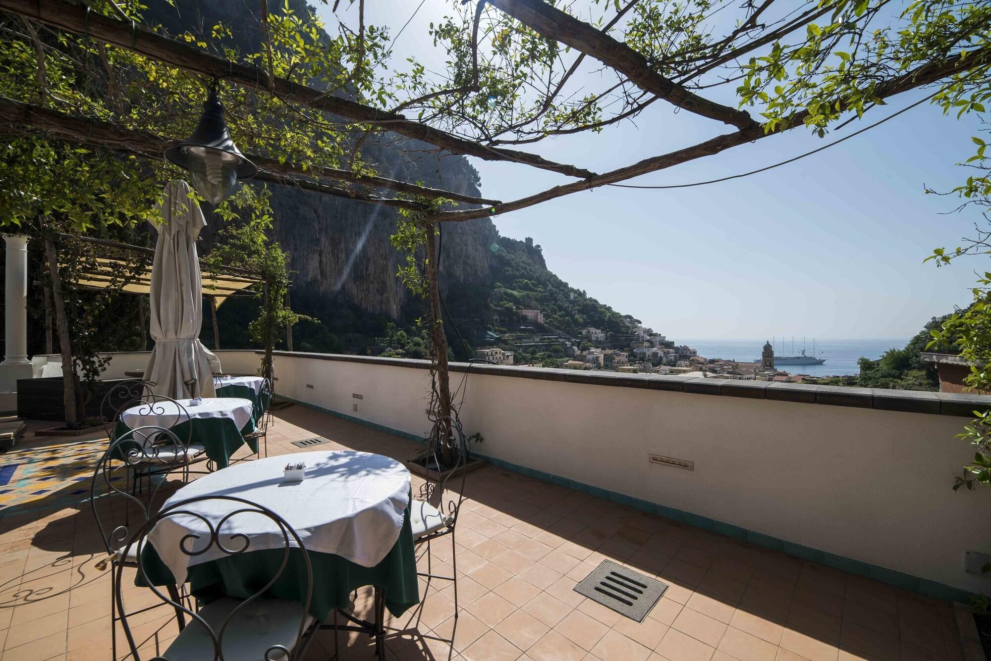 Hotel Villa Annalara Charme And Relax Amalfi Bagian luar foto