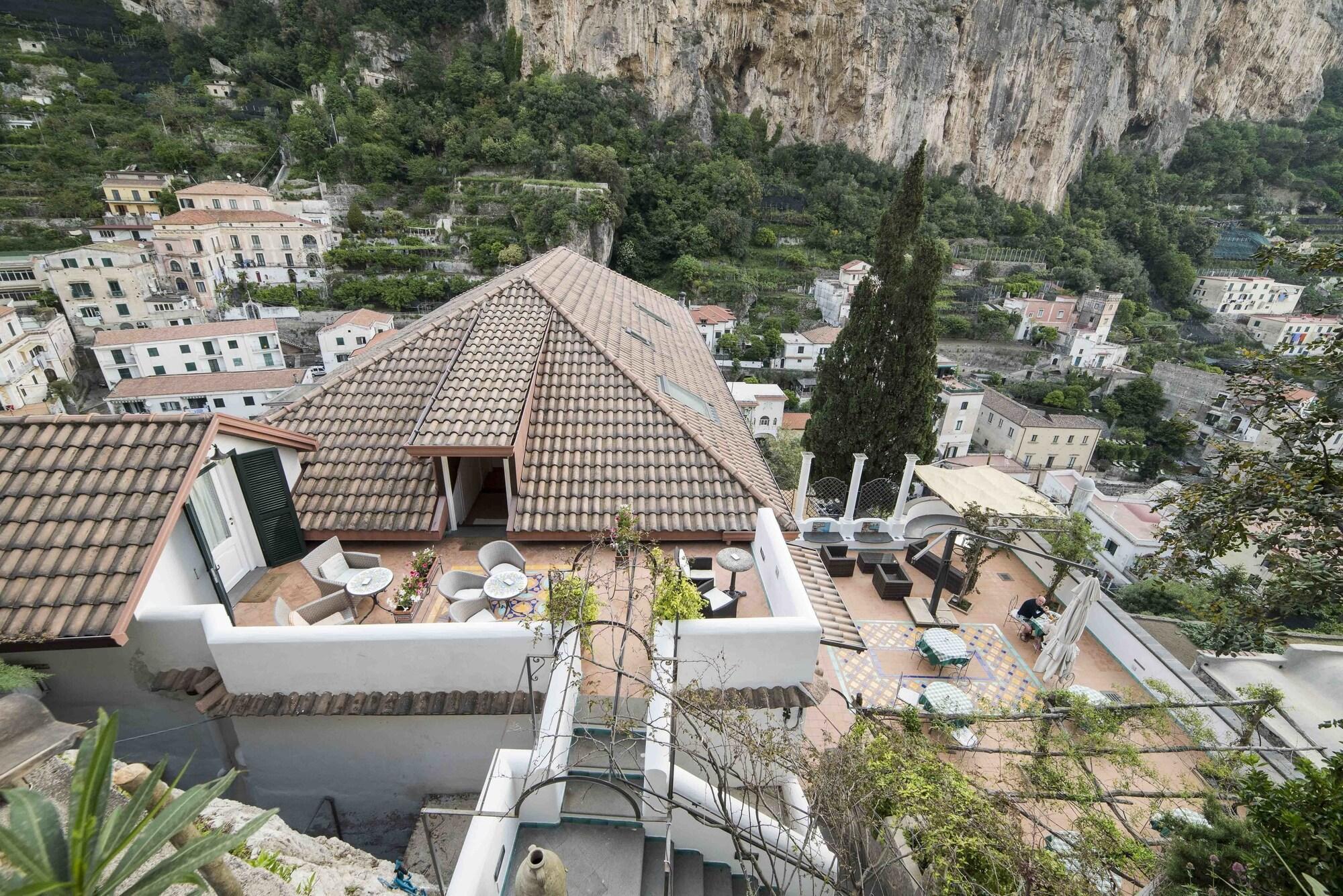 Hotel Villa Annalara Charme And Relax Amalfi Bagian luar foto