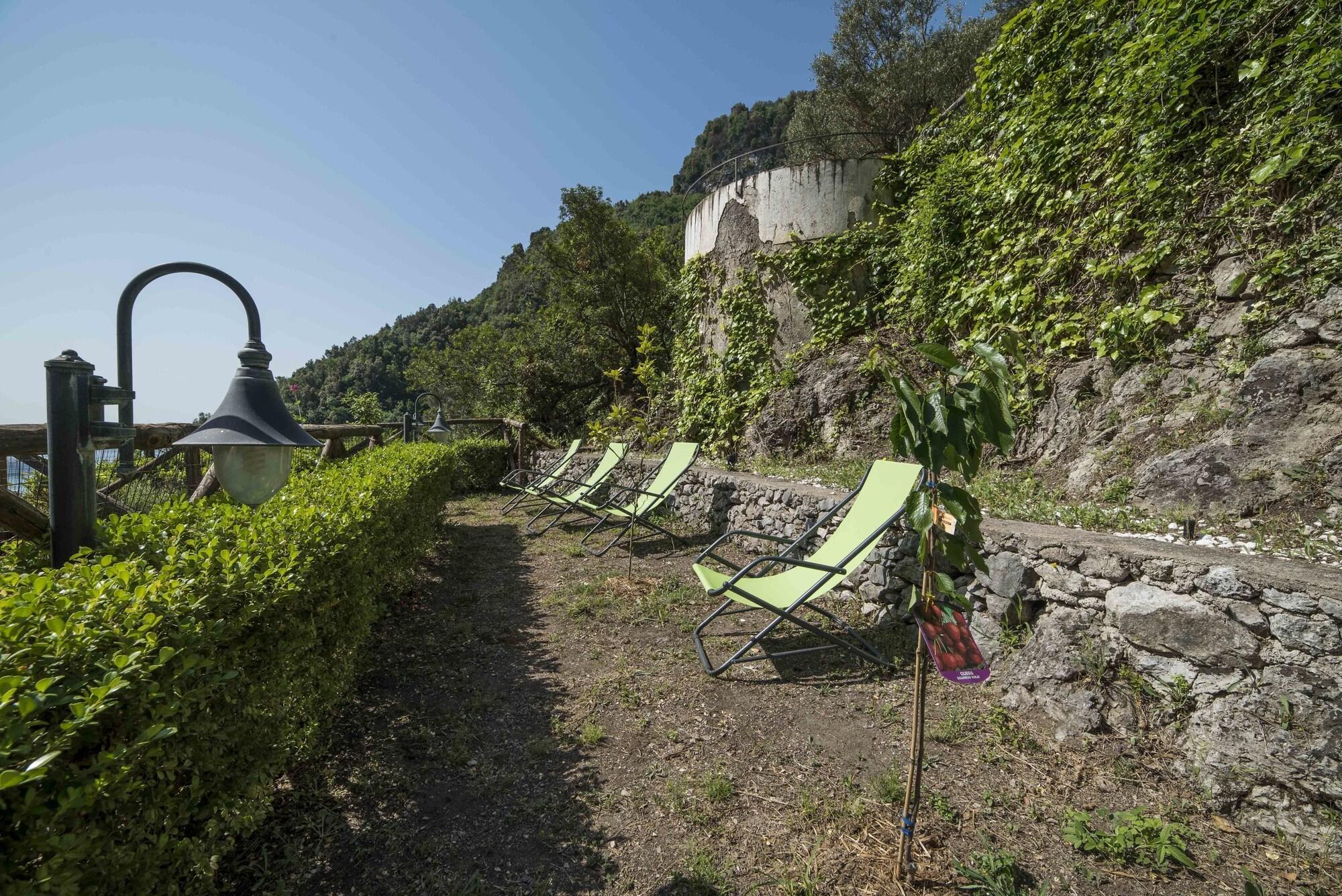 Hotel Villa Annalara Charme And Relax Amalfi Bagian luar foto