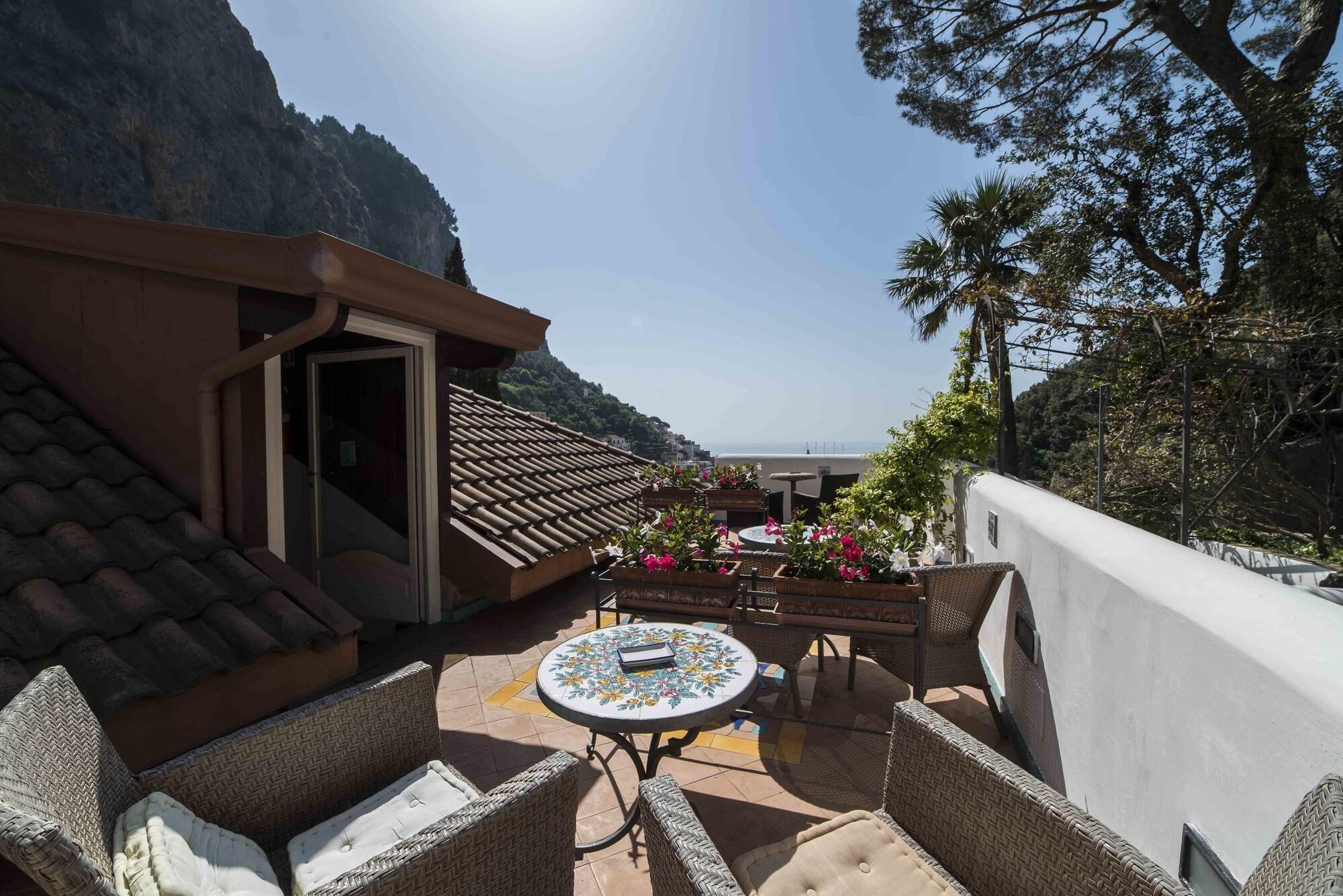 Hotel Villa Annalara Charme And Relax Amalfi Bagian luar foto