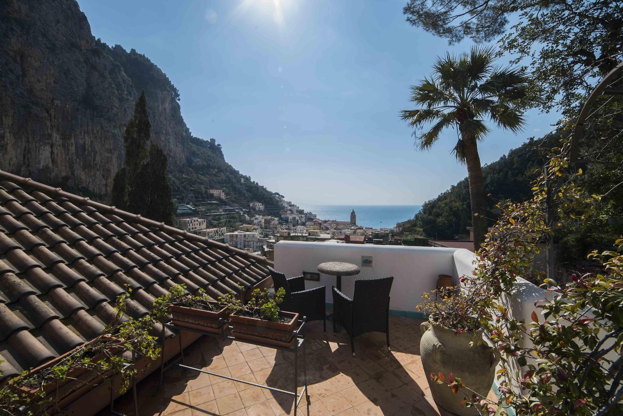 Hotel Villa Annalara Charme And Relax Amalfi Bagian luar foto